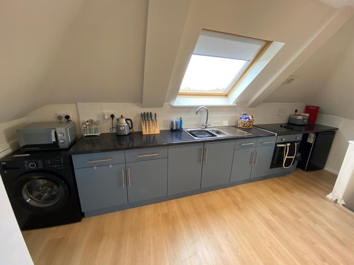 Lovely Spacious Loft Close To Train Station رذينج المظهر الخارجي الصورة