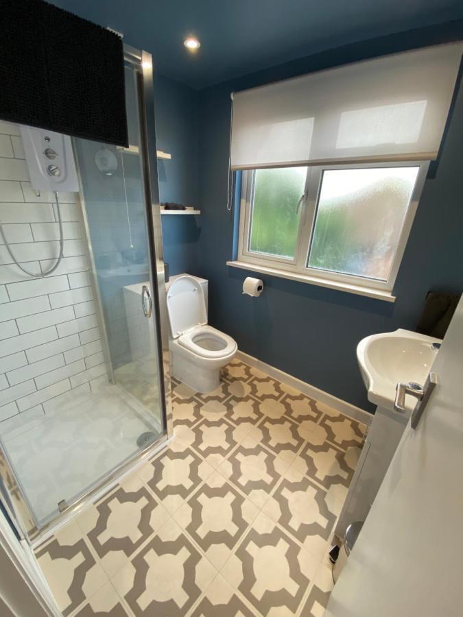Lovely Spacious Loft Close To Train Station رذينج المظهر الخارجي الصورة